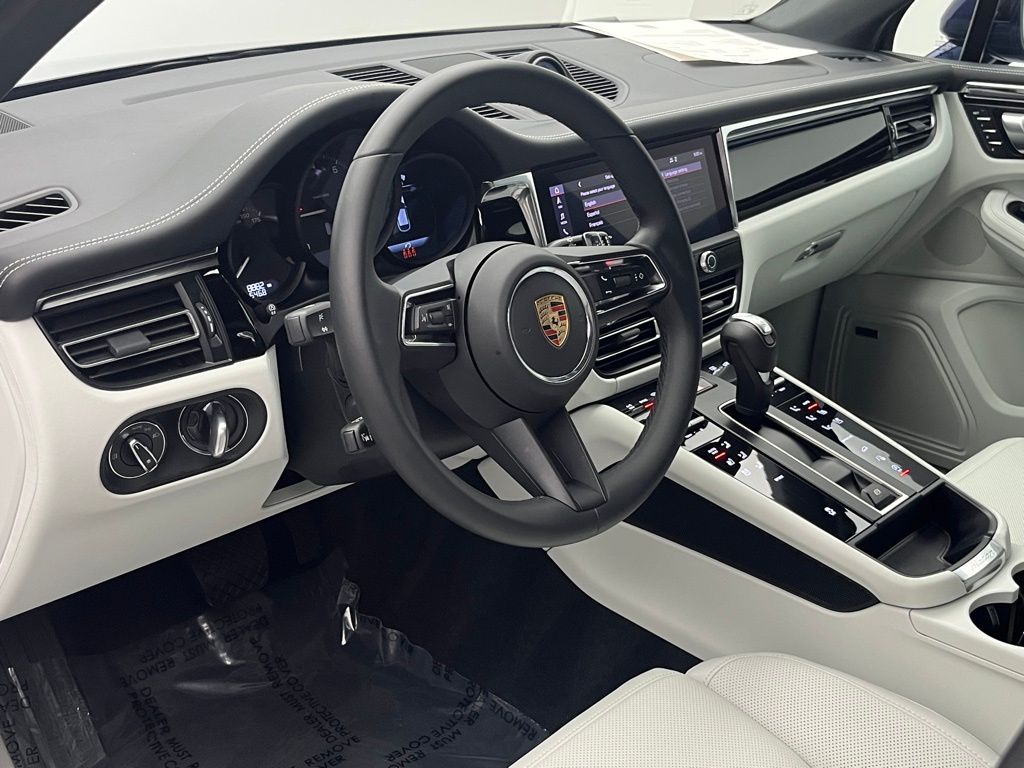 Thumbnail: 2025 Porsche Macan - 4