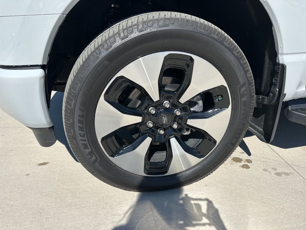 2024 Avalanche Ford F-150 Lightning Platinum AWD Truck