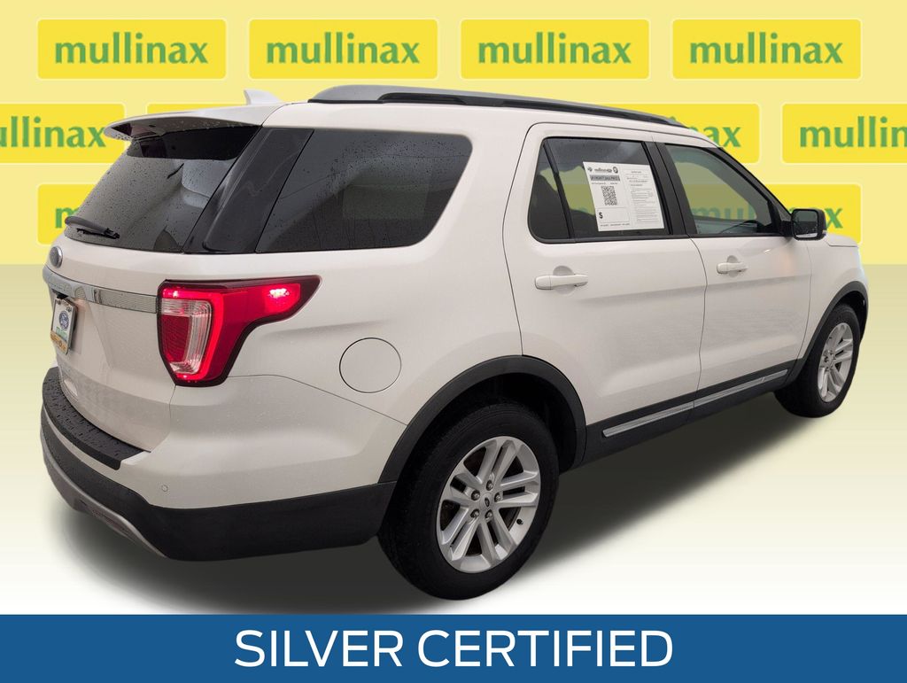 Used 2017 White Ford XLT image 3