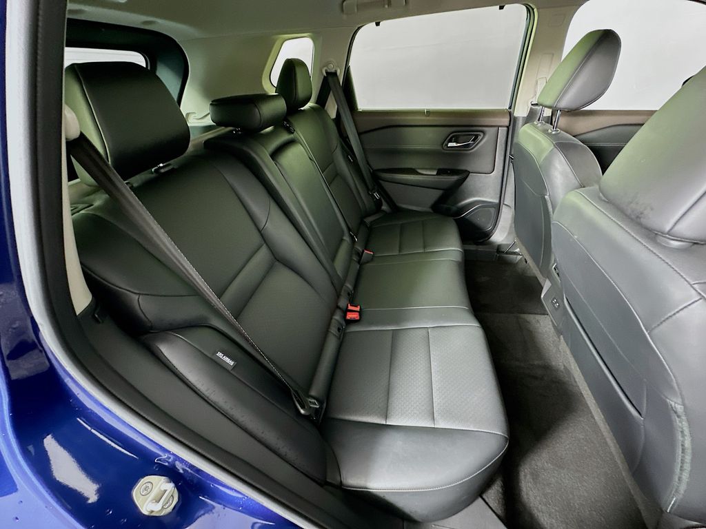 2023 Nissan Rogue SV 27