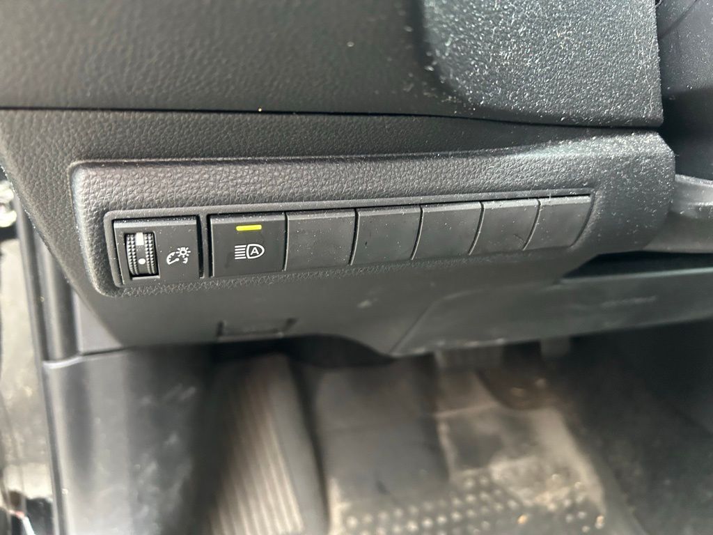 Thumbnail: 2023 Toyota Corolla - 17