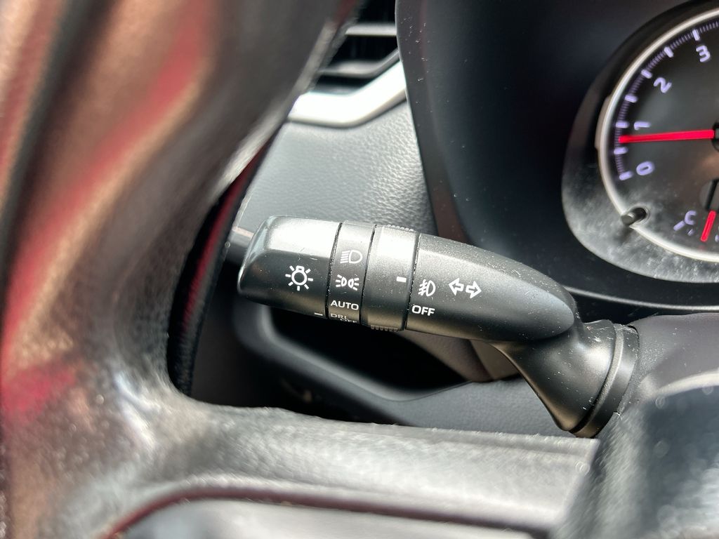Thumbnail: 2021 Toyota RAV4 - 21