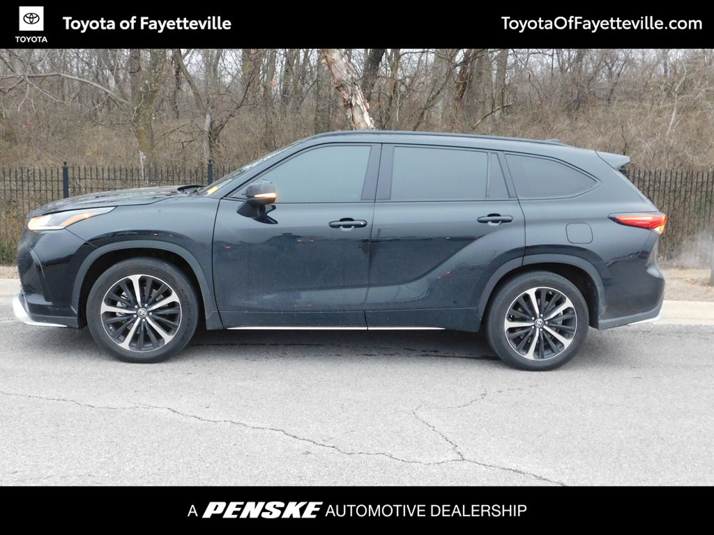 2022 Toyota Highlander XSE 2