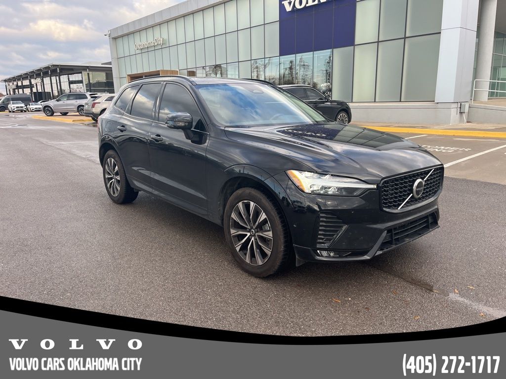 2025 Volvo XC60 B5 Plus photo 3