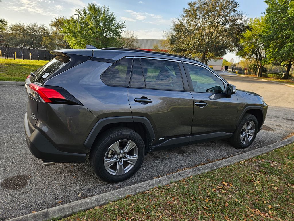 2022 Toyota RAV4 XLE 5