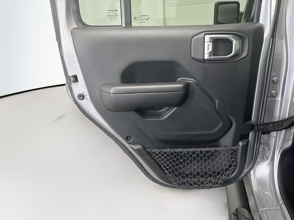 Thumbnail: 2021 Jeep Gladiator - 24