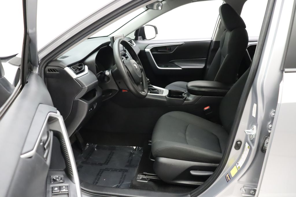 2021 Toyota RAV4 LE 14