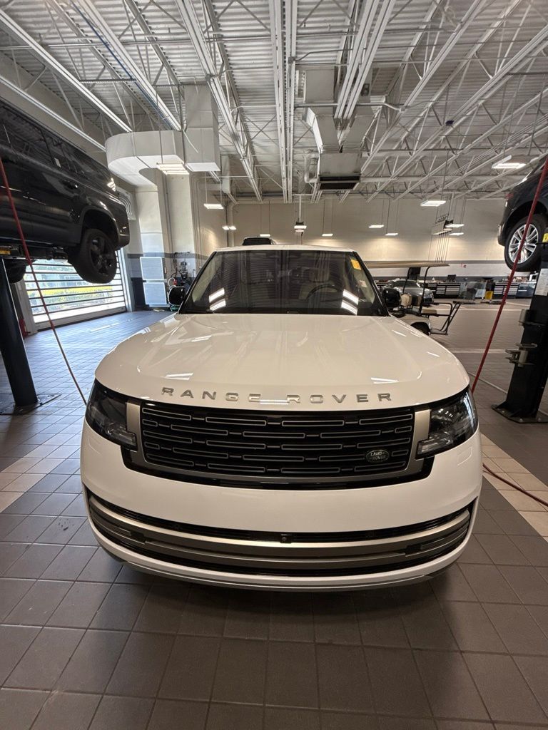 Fuji White 2023 Land Rover Range Rover P530 SE AWD SUV / Crossover All-Wheel Drive 8-Speed Automatic