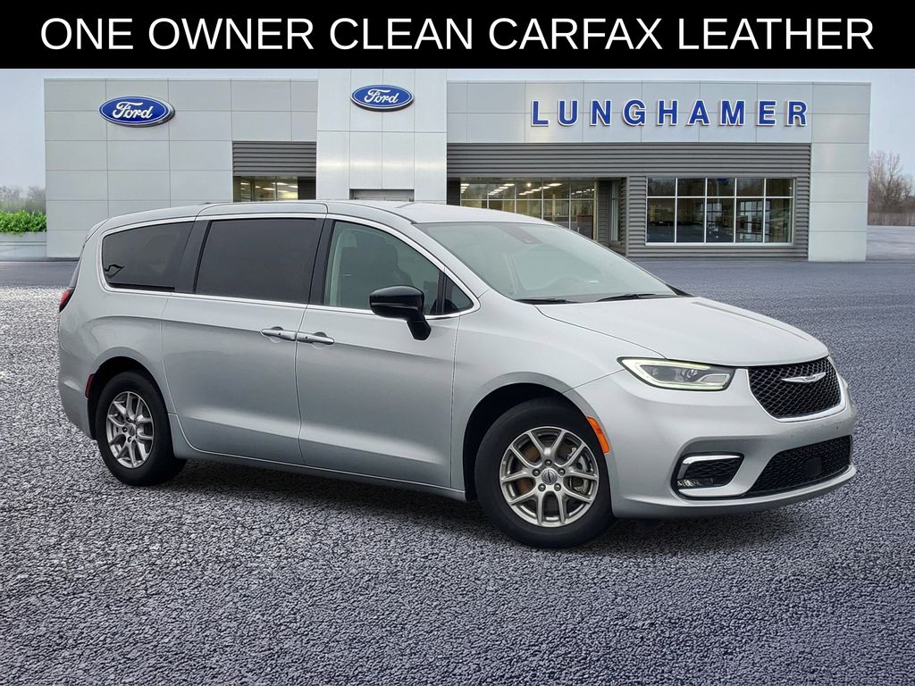 Silver Mist Clearcoat 2024 Chrysler Pacifica Minivan Front-Wheel Drive 9-Speed Automatic