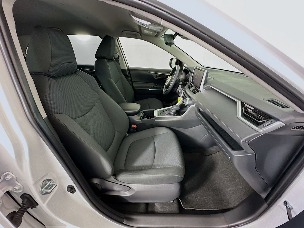 Thumbnail: 2025 Toyota RAV4 - 28