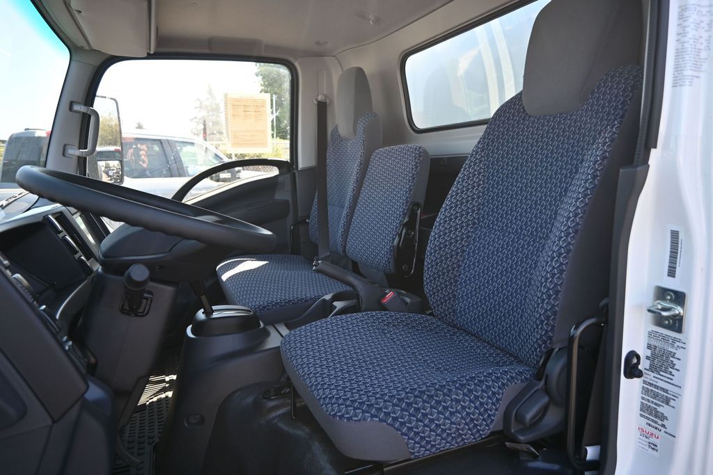 2025 Isuzu NPR HD 
