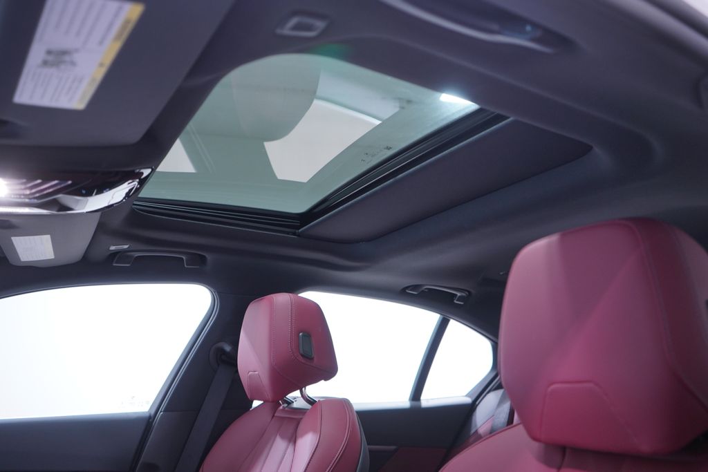 Thumbnail: 2025 BMW 5 Series - 8