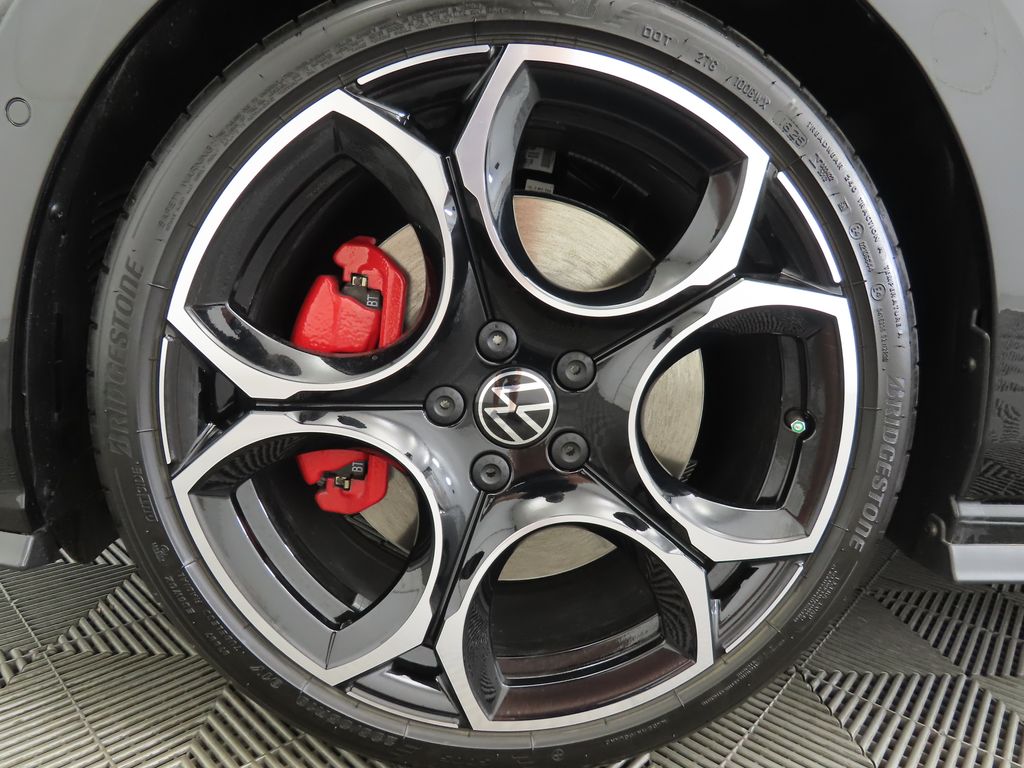 Thumbnail: 2025 Volkswagen Golf - 30