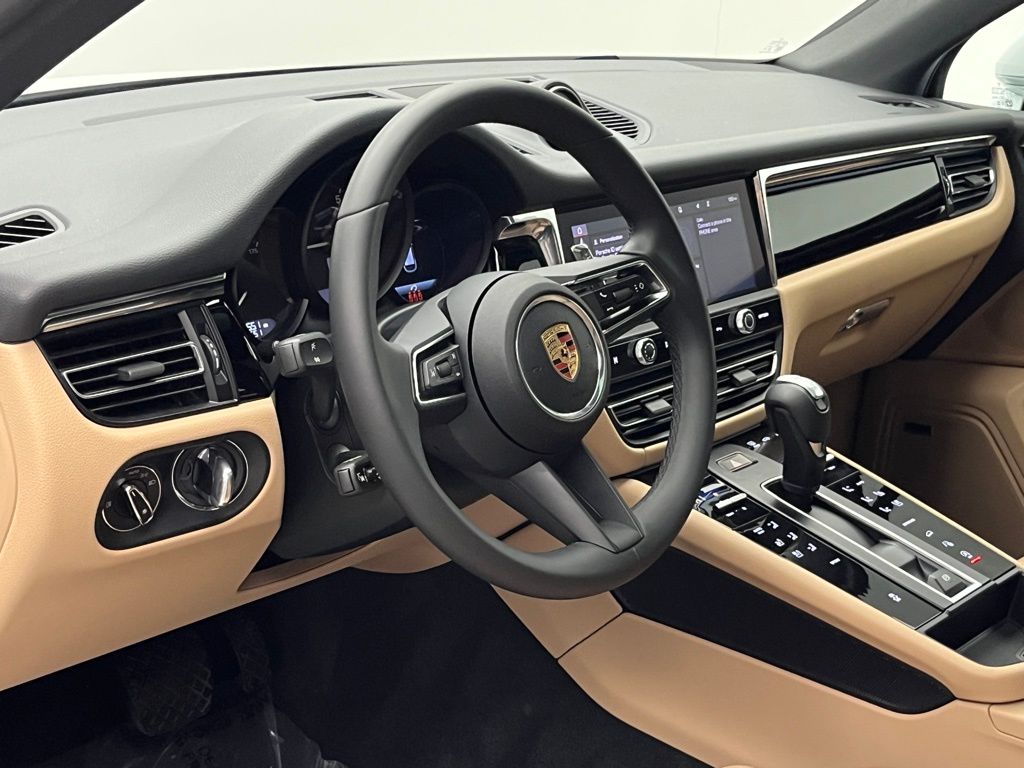 Thumbnail: 2025 Porsche Macan - 4