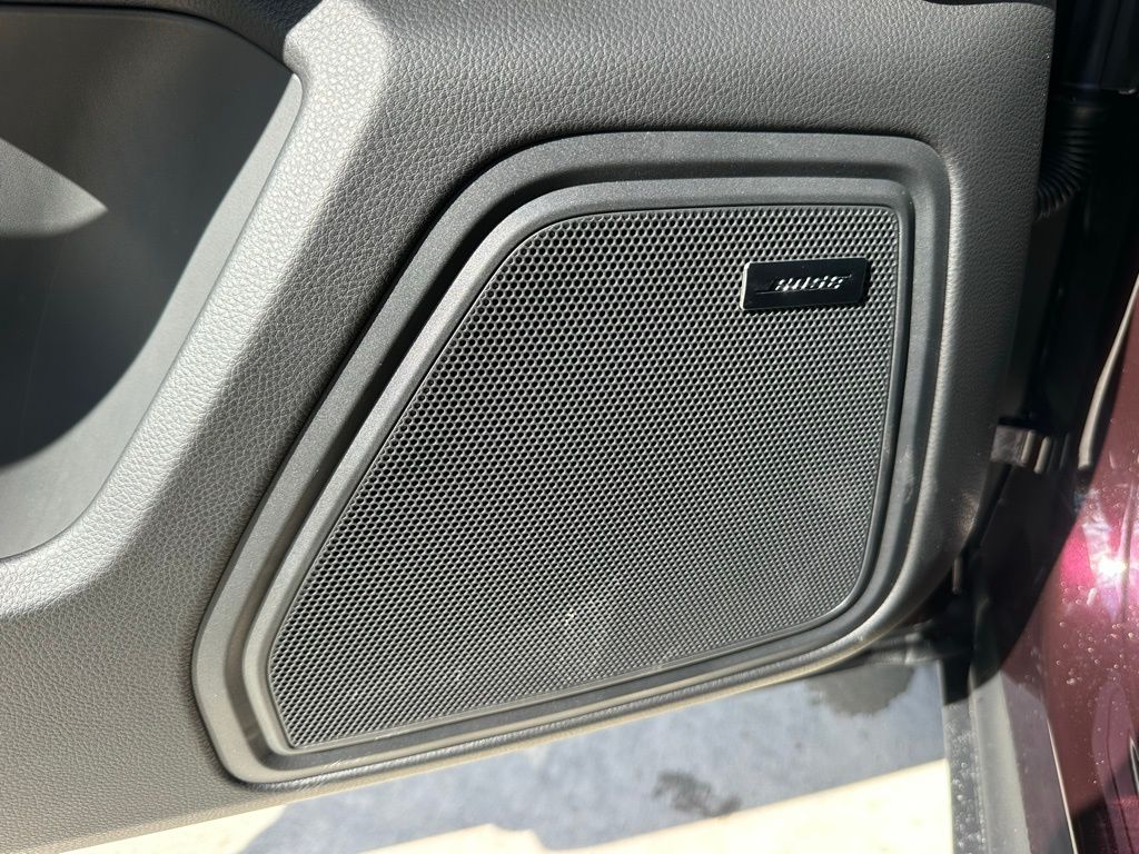 Thumbnail: 2026 Porsche Macan - 21