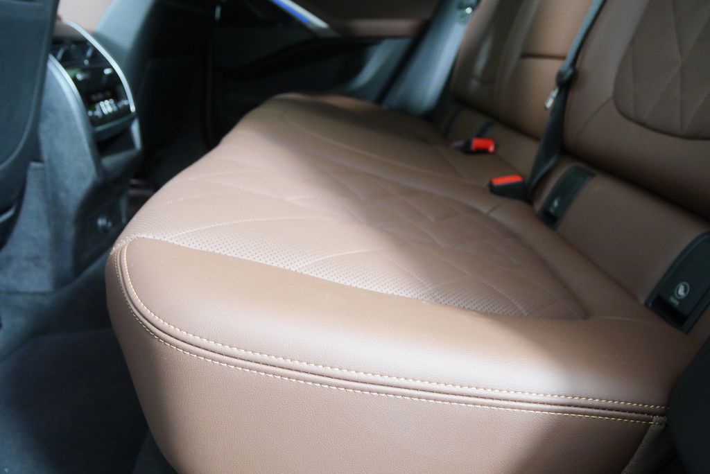 Thumbnail: 2025 BMW X6 - 14