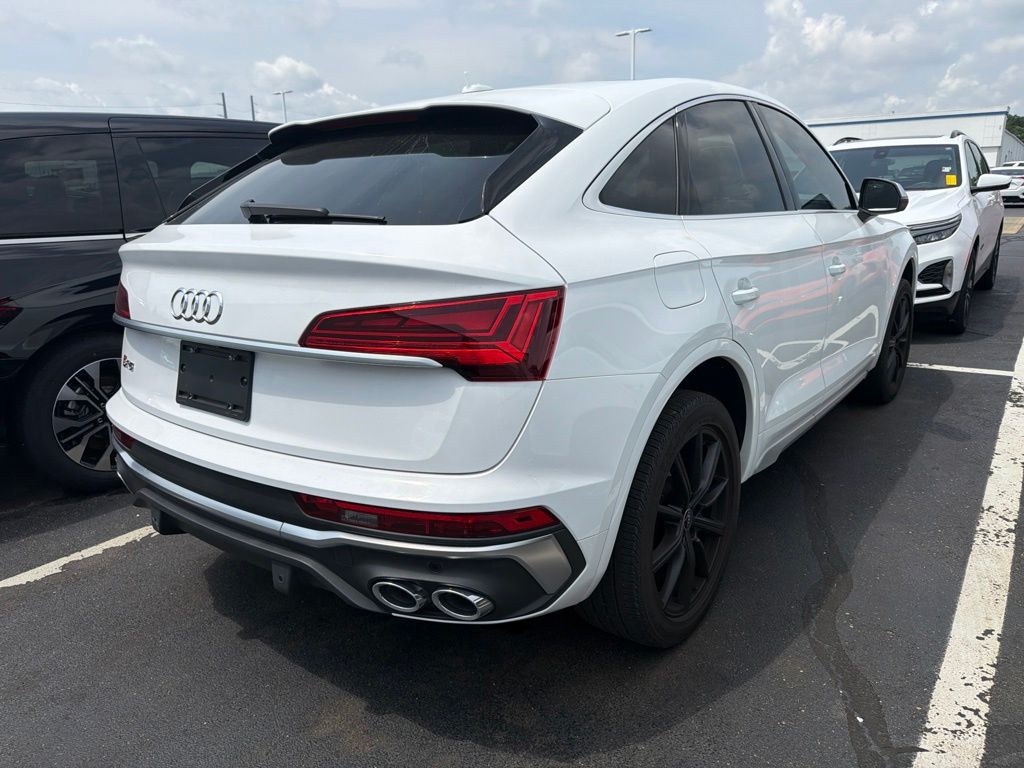Thumbnail: 2022 Audi SQ5 - 3
