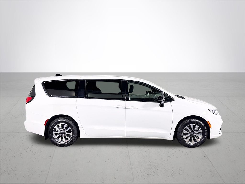 2025 Chrysler Pacifica Hybrid Select