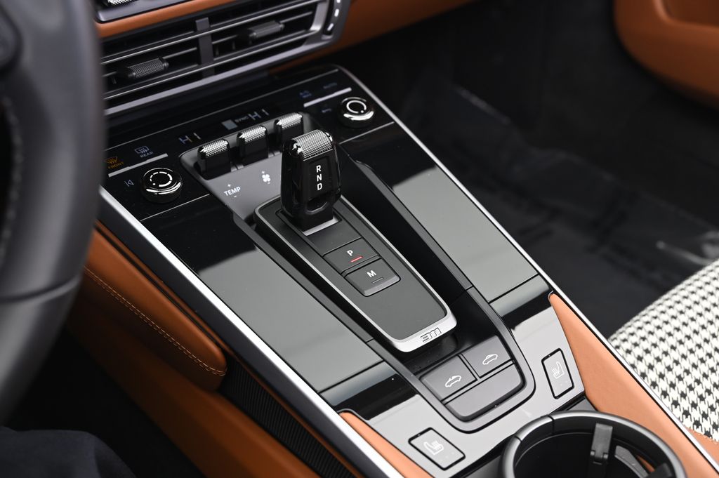 Thumbnail: 2024 Porsche 911 - 32