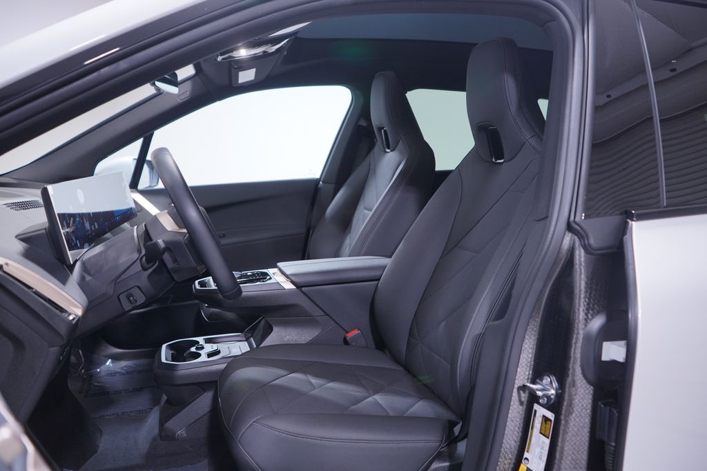 Thumbnail: 2026 BMW iX - 7