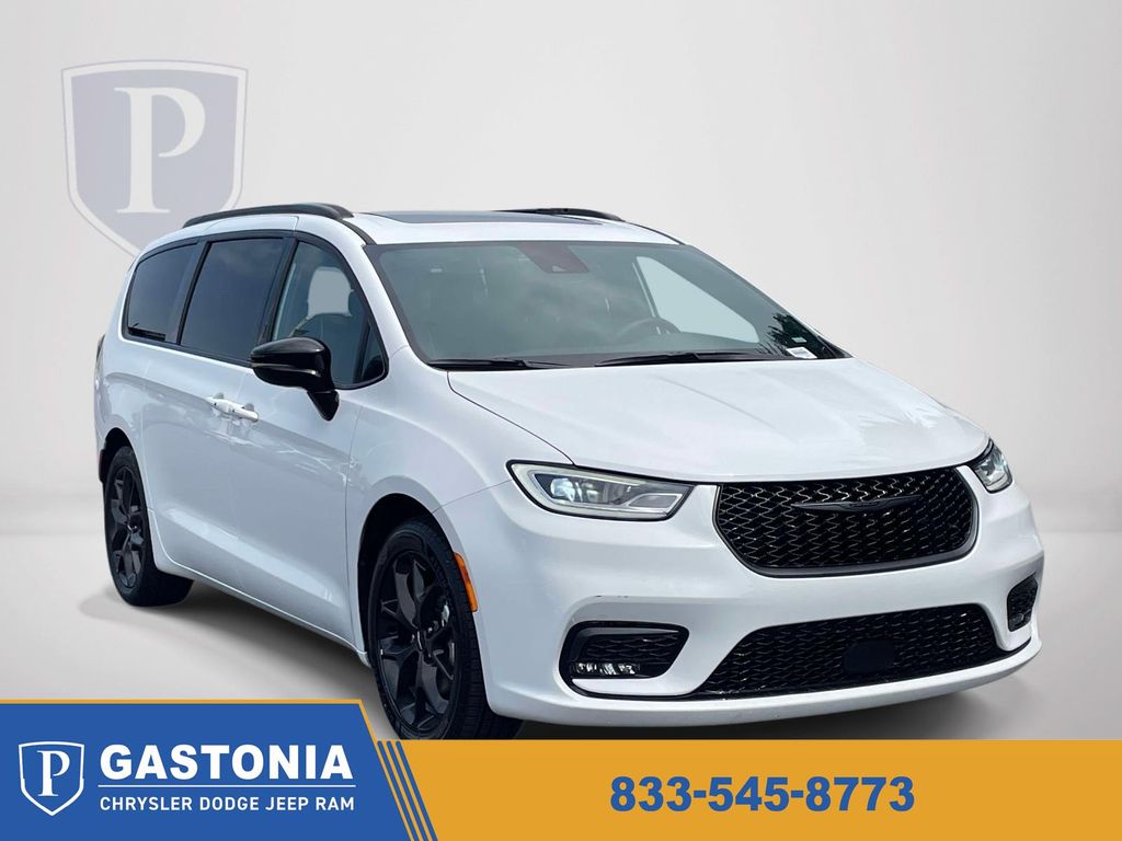  2025 Chrysler Pacifica Limited FWD   