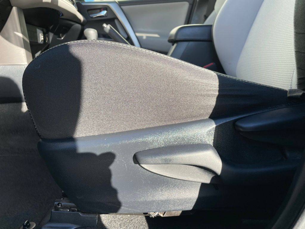 Thumbnail: 2017 Toyota RAV4 - 26