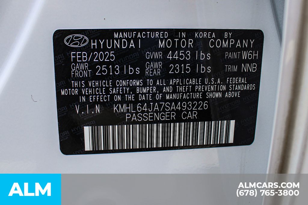 Used 2025 White Hyundai SEL image 37