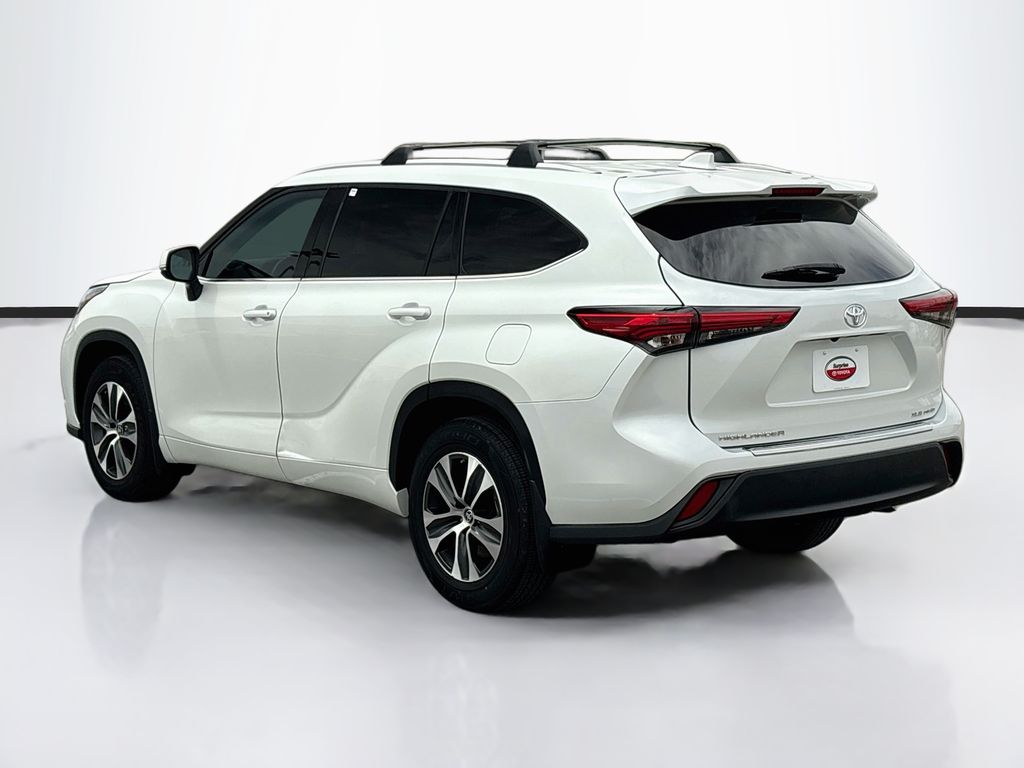 Thumbnail: 2022 Toyota Highlander - 7