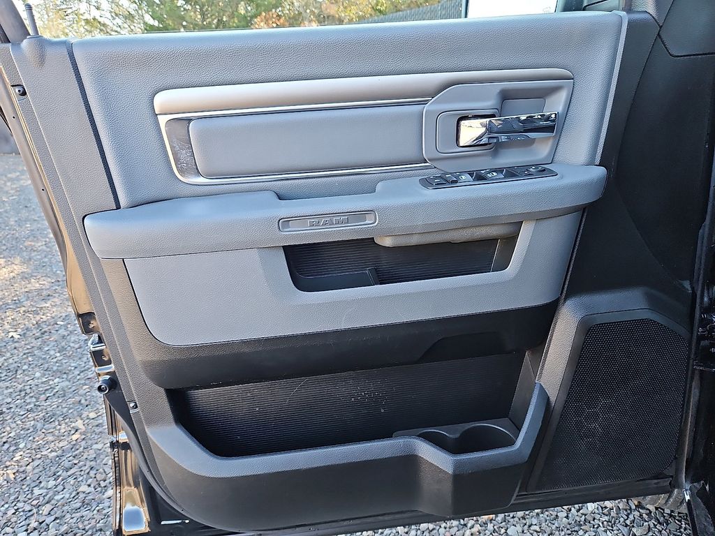 Thumbnail: 2019 RAM 1500 Classic - 13