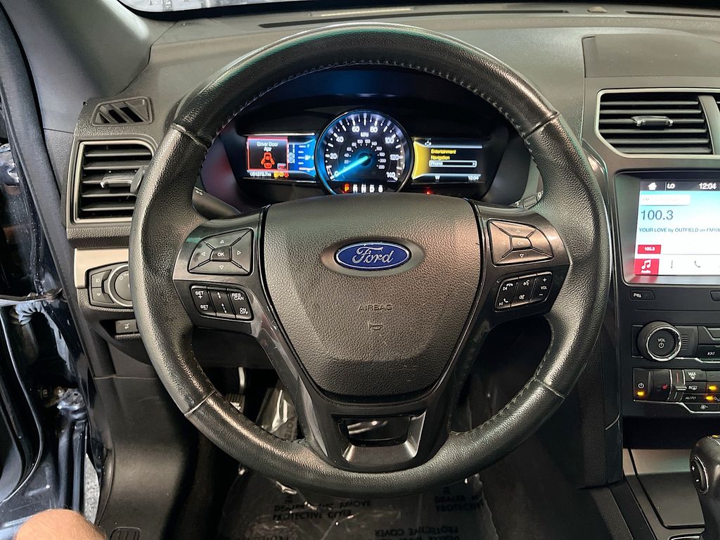 Used 2019 Black Ford XLT image 11