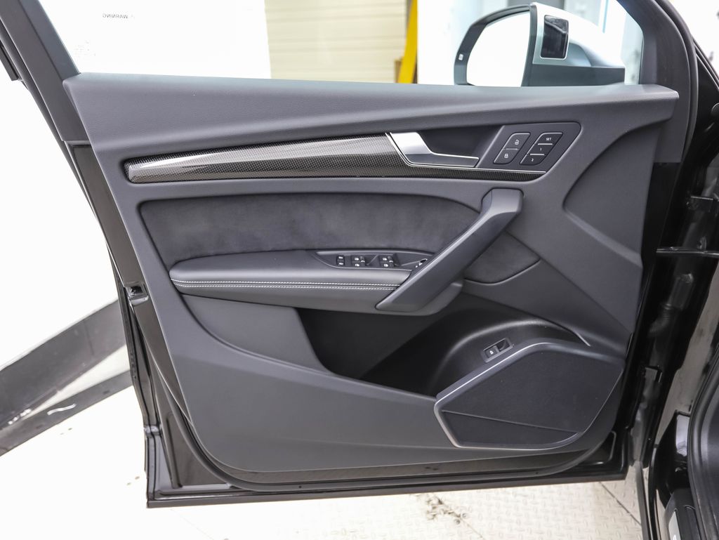 Thumbnail: 2022 Audi SQ5 - 9