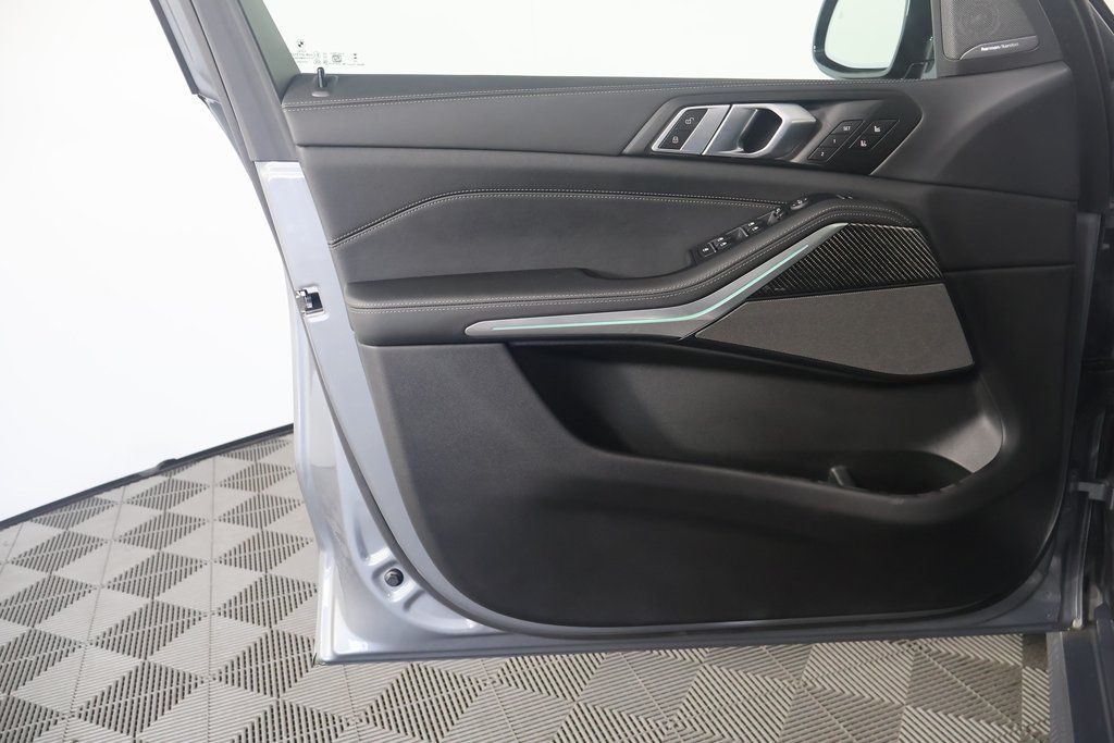 2025 BMW X5 M60i 7