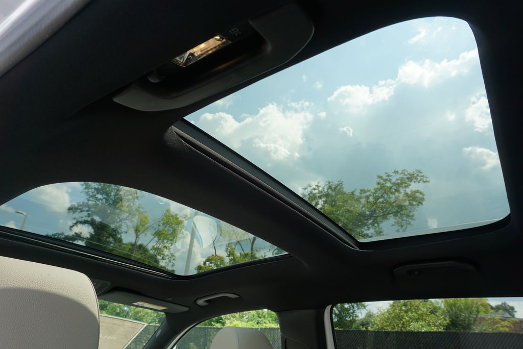 Thumbnail: 2025 Mercedes-Benz GLB - 16