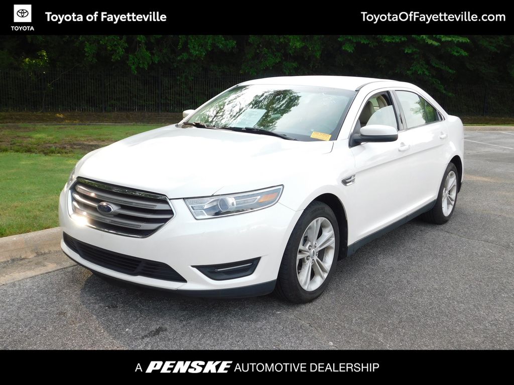 2018 Ford Taurus SEL Hero Image