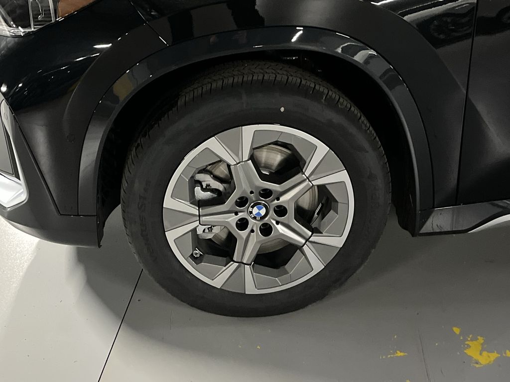 Thumbnail: 2026 BMW X1 - 10