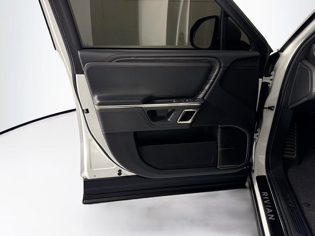 Thumbnail: 2023 Rivian R1T - 24