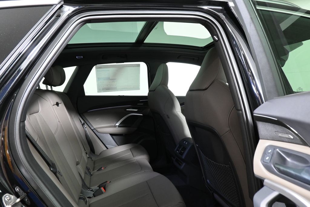 Thumbnail: 2025 Audi Q5 - 20