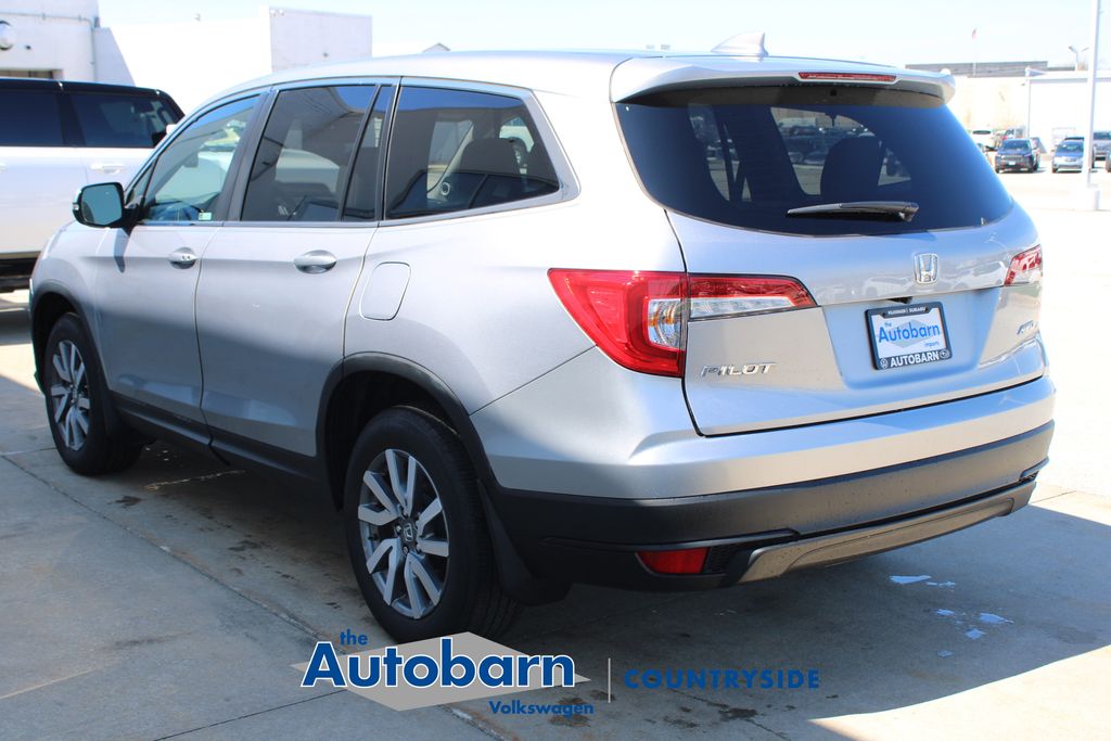 View vehicle photo 4
