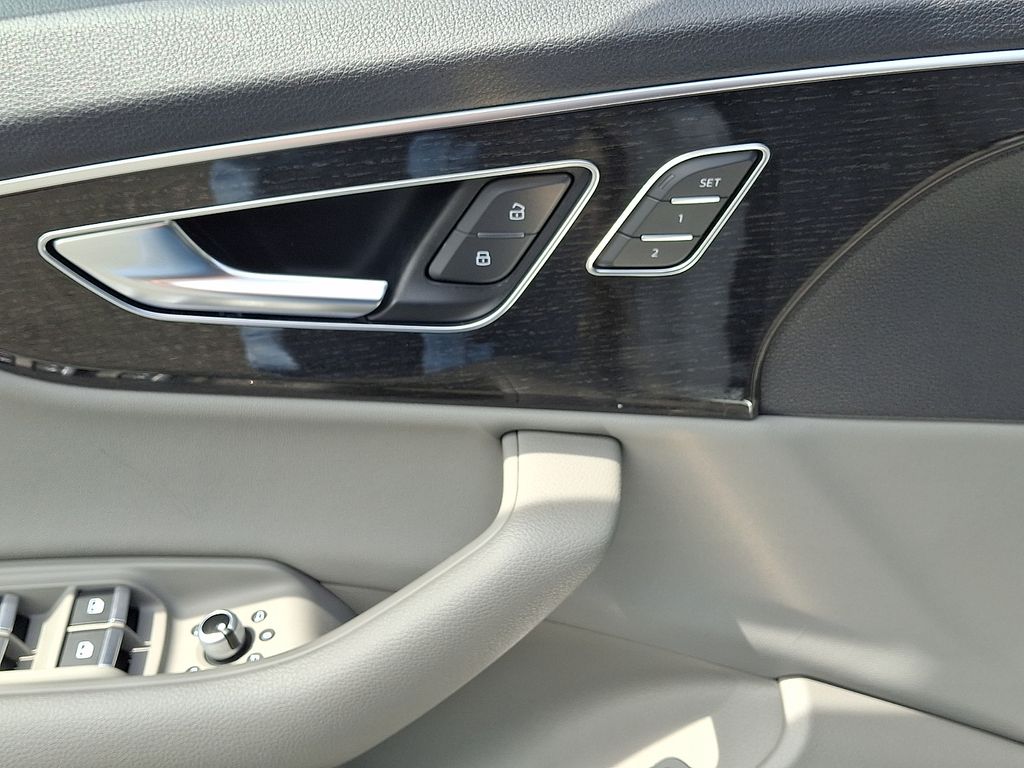 Thumbnail: 2022 Audi Q7 - 12