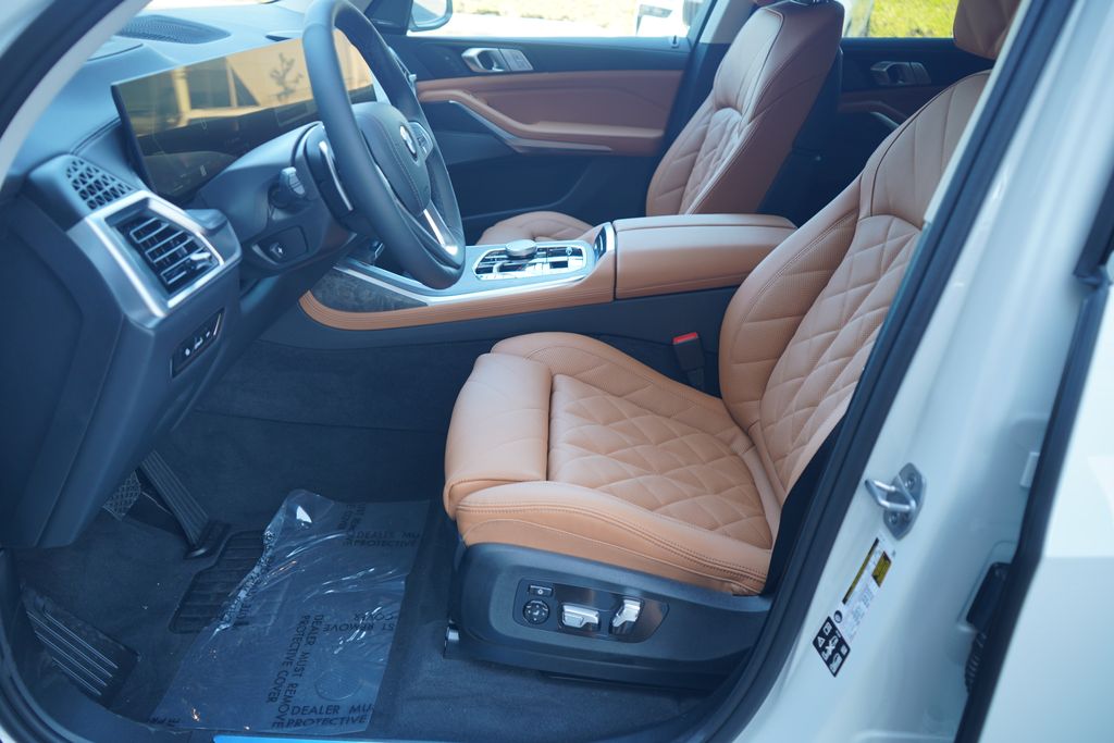 Thumbnail: 2026 BMW X7 - 9