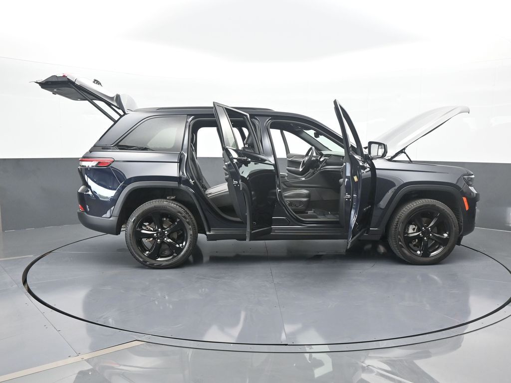 Used 2024 Midnight Sky Jeep Limited image 75