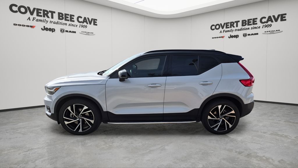 Used Car 2022 Volvo Xc40  R-design For Sale Under $25,000 In Austin, Texas