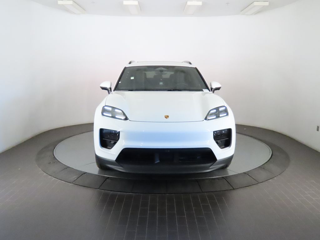 Thumbnail: 2026 Porsche Macan - 10