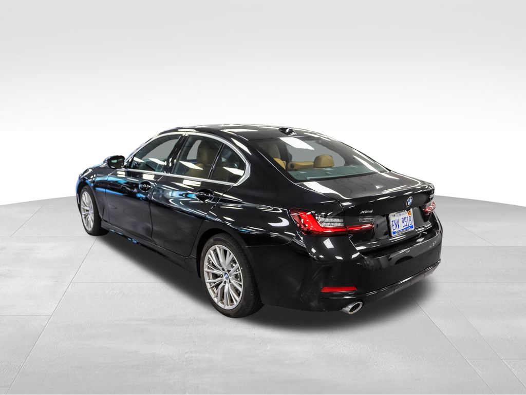 Thumbnail: 2024 BMW 3 Series - 3