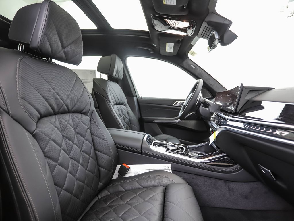 2026 BMW X7 xDrive40i 32
