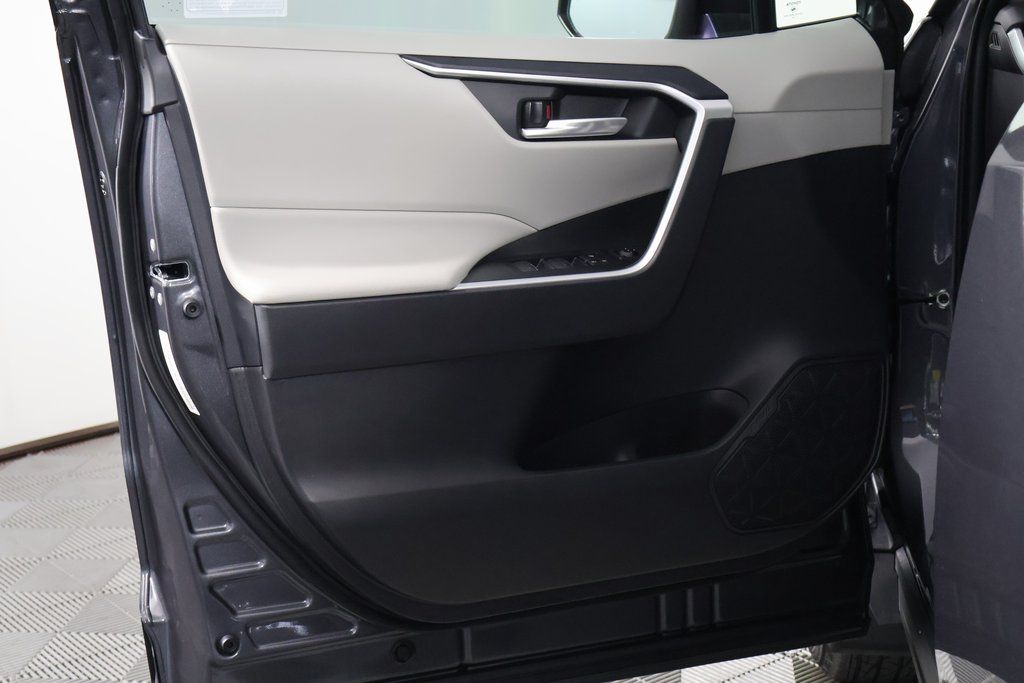 Thumbnail: 2025 Toyota RAV4 - 12