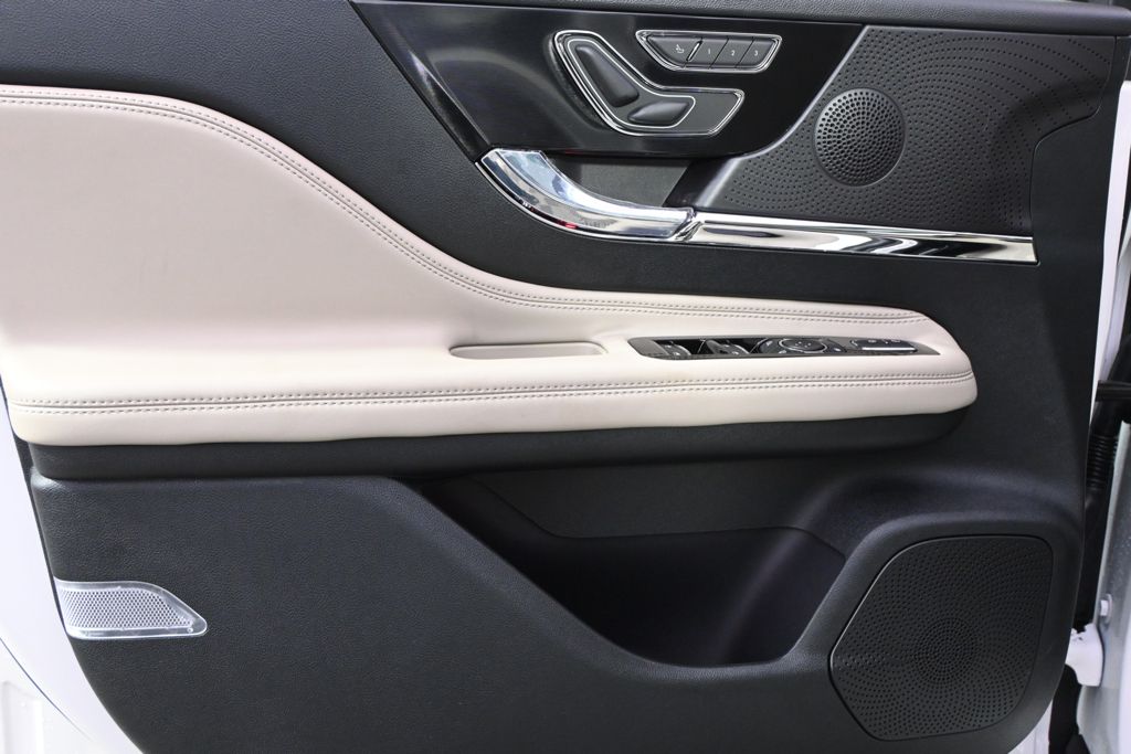 New 2026 White Lincoln Reserve image 22