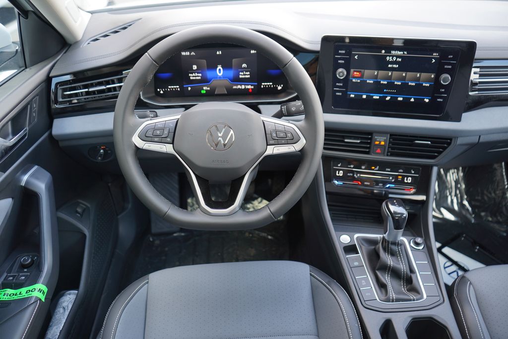 2025 Volkswagen Jetta SE 12