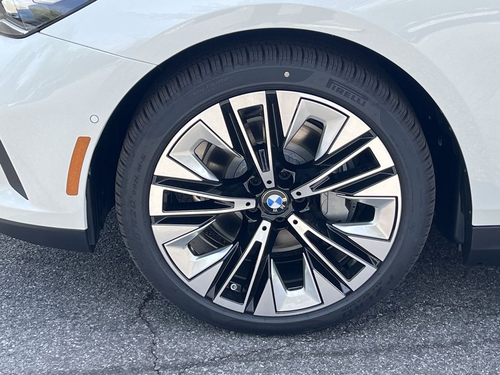 Thumbnail: 2027 BMW i5 - 10