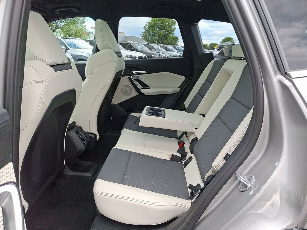 Thumbnail: 2026 BMW X1 - 5